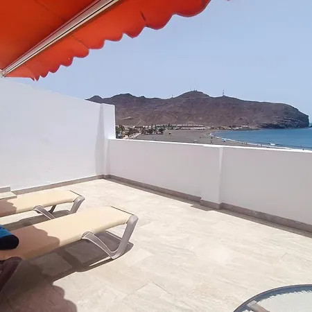 ático En Primera Linea De Playa Apartamento